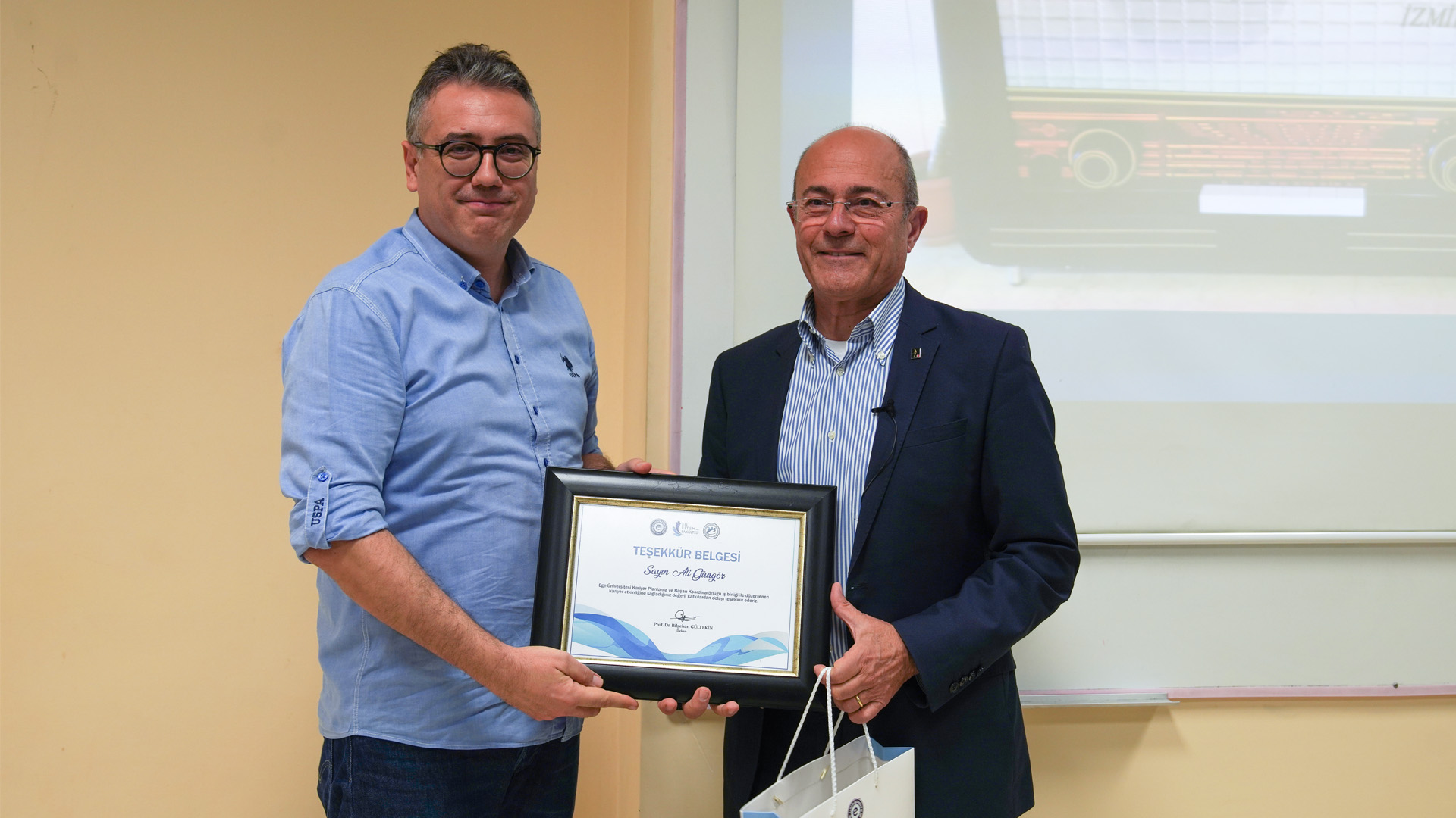 Yapımcı Güngör, Egeli öğrencilere program yapım sürecini anlattı