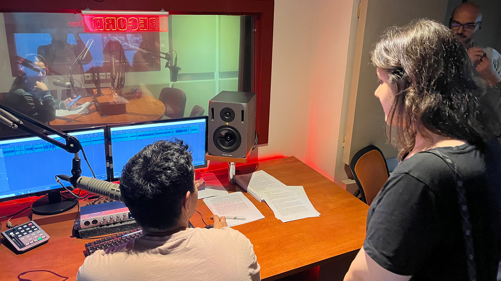 Radyoda Program Yapımı Dersi için Radyo Ege Kampüs’teydik!