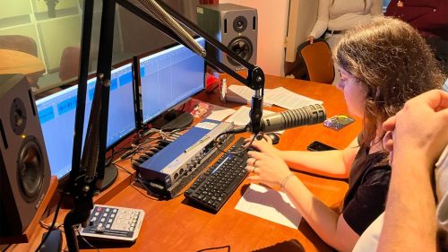 Radyo Ege Kampüs 100.8